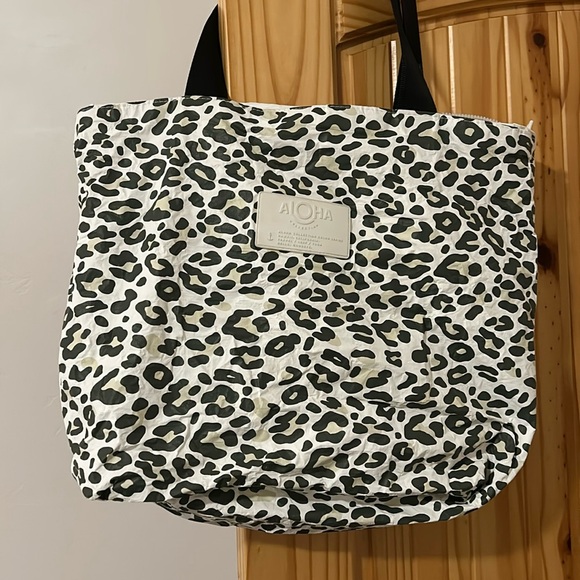 Aloha Collection Day Tripper zippered tote bag - Picture 4 of 5